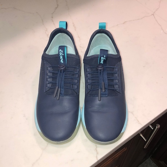 Navy Clove Healthcare Shoes. Size 7.5. Like new condition. - Picture 1 of 4